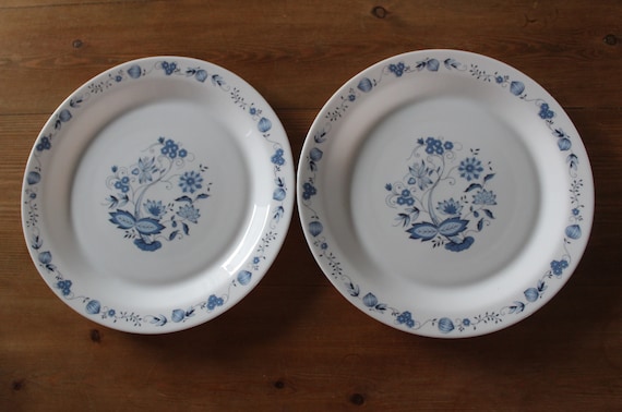 Duo round serving dishes in white opaline decorated with aster pattern