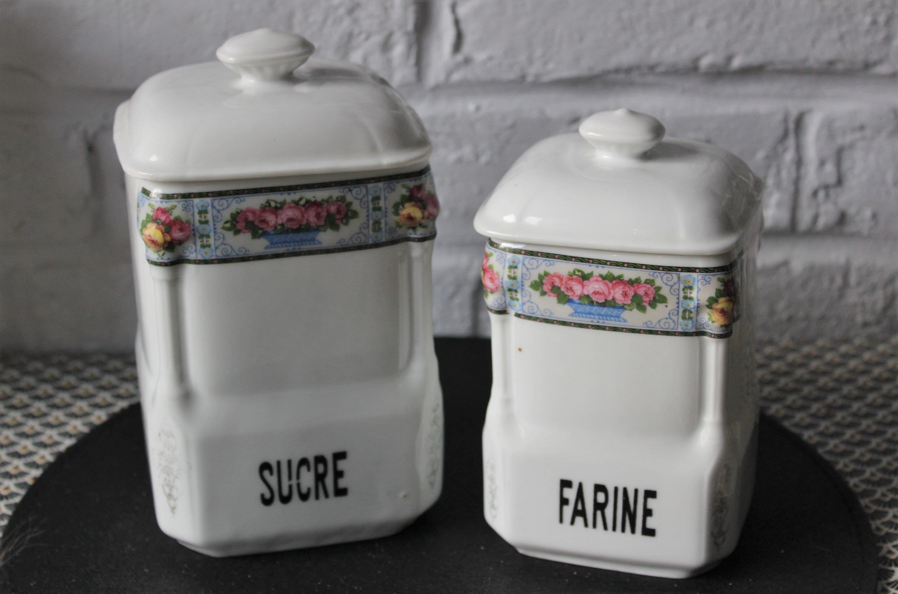 2 Pots à Épices Art Déco Victoria China Czechoslovakia, Vintage, Boites Denrées Farine Sucre