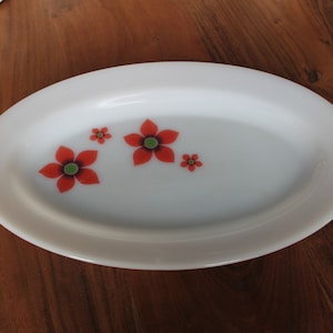 Arcopal Oval Opaline Dish - Red Flower Pattern - 60s - Arcopal Kitchen - Retro Decor