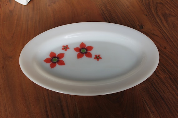 Arcopal Oval Opaline Dish - Red Flower Pattern - 60s - Arcopal Kitchen - Retro Decor