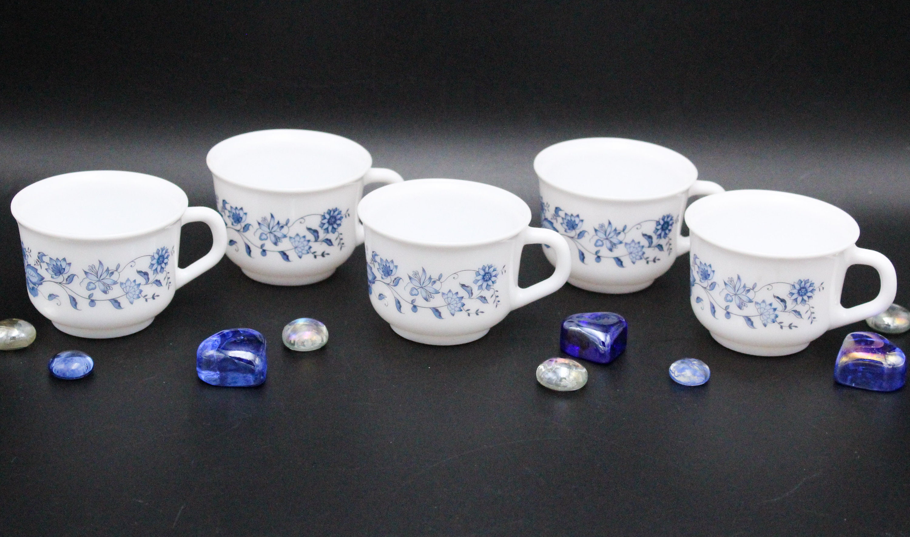 5 Tasses à Café Arcopal Décor Oignon Bleu France Vintage