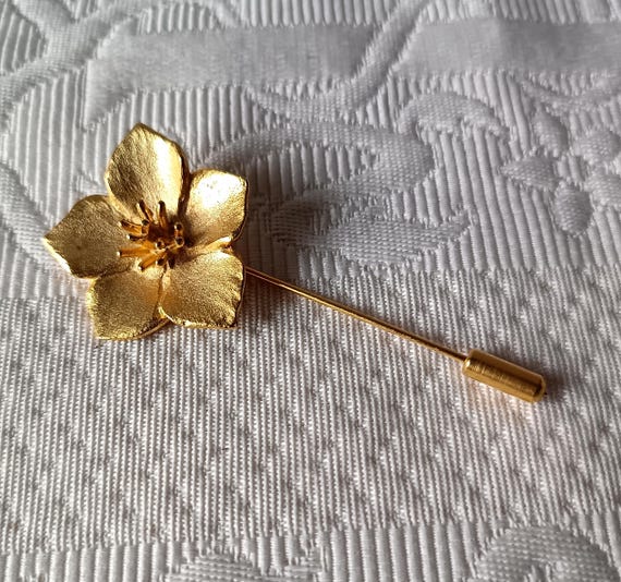 Antique gold-plated flower pin/tie hook/hat pin/superb vintage jewelry