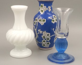 Trio van vintage blauwe keramische glazen VAZEN