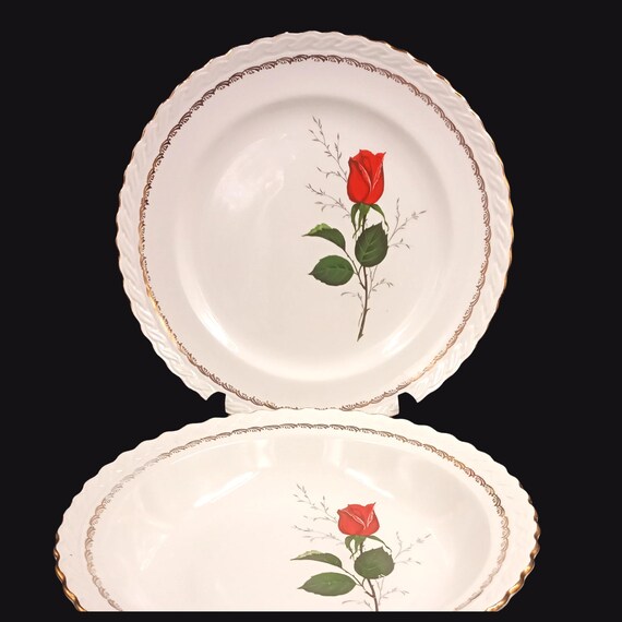ROUND DISHES in porcelain with red rose motif, Saint-Amand Faïencerie, vintage "La rose" model