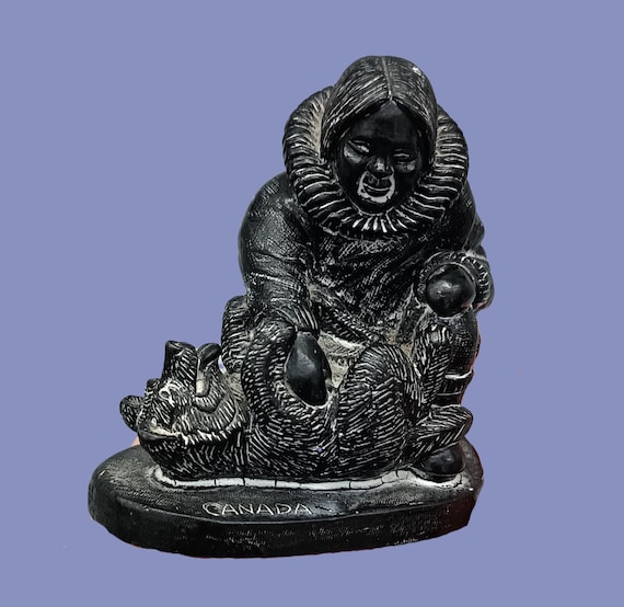 Vintage INUIT STATUETTE in steatite, soapstone, sculpture made in Canada, handmade