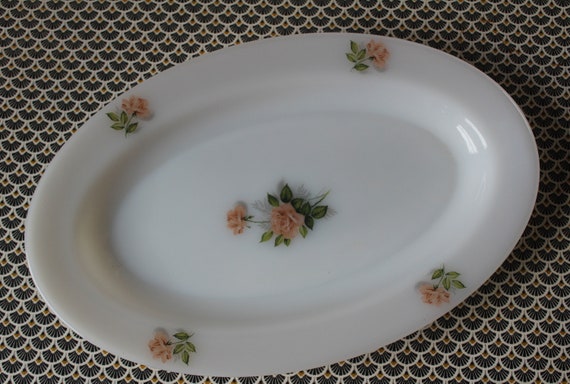 Arcopal Oval Opaline PLATE with Pink Rose Pattern, 1960s, Arcopal Kitchen