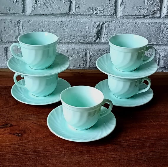 5 TASSES à thé vintage arcopal France, opaline  vert pastel