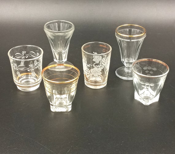 6 mismatched vintage liquor GLASSES to give a modern touch to your table!