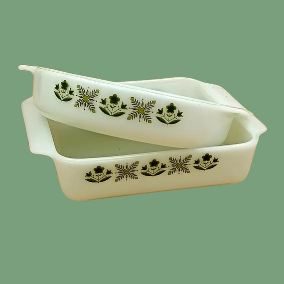 Oval oven dishes, in tempered opal, Anchor Hocking, vintage