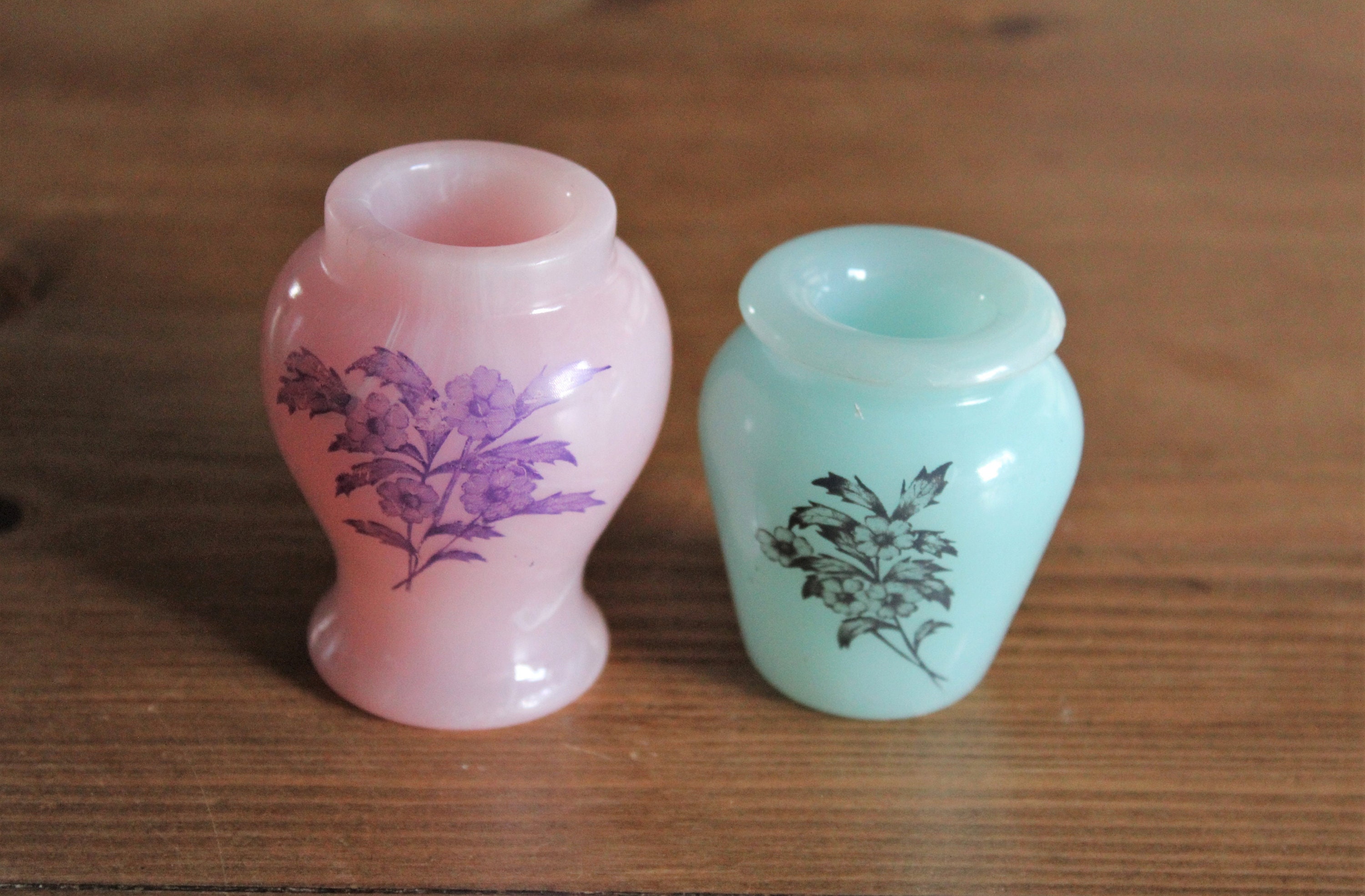 Lot 2 Minis Vases Français Vintage en Bakélite Rose et Bleu