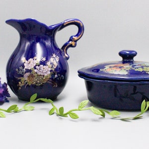 Magnifique SUCRIER et POT à LAIT, porcelaine bleu cobalt, liseré or et décor relief paon et fleurs, Vintage