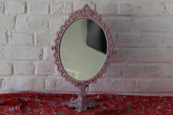 Tabletop cheval mirror, in brass, ballerina pink with a glittery finish