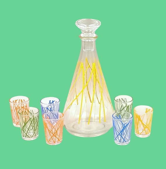 CARAFE yellow patterns and 7 multi-colored liqueur glasses, Made in France,