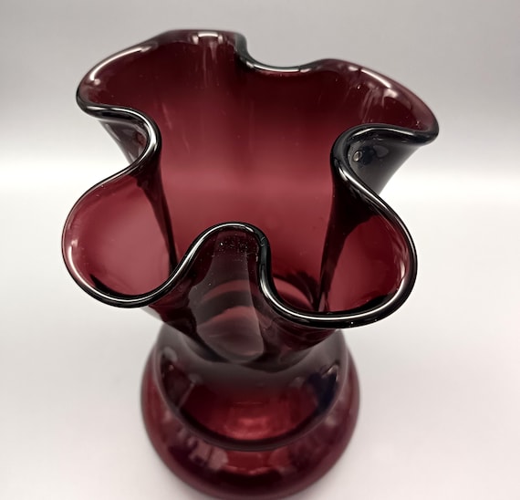 Magnificent vintage burgundy glass handkerchief VASE 1980