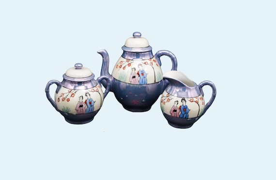 Chinese TEA SET in fine porcelain with geisha motif