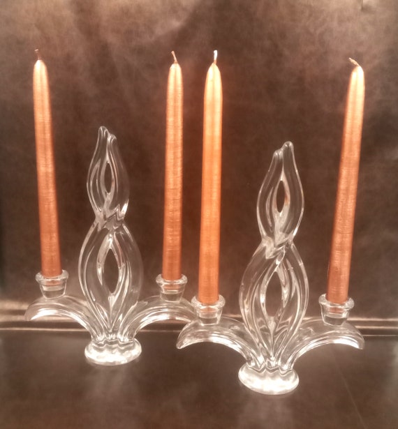 2 vintage transparent crystal candlesticks, Pair of vintage Vannes Crystal candlesticks, fleur-de-lis shape, 1960s