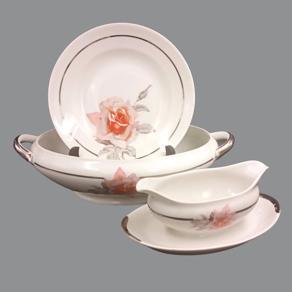 Set of deep PLATES, deep DISH and SAUCE BOAT in porcelain with pink, orange and grey pattern, vintage porcelain France