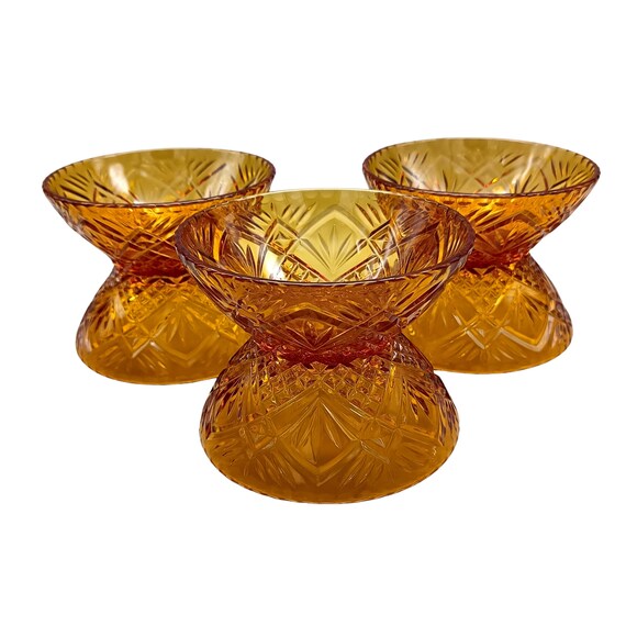4 or 6 amber glass bowls, dessert bowls, fruit bowls