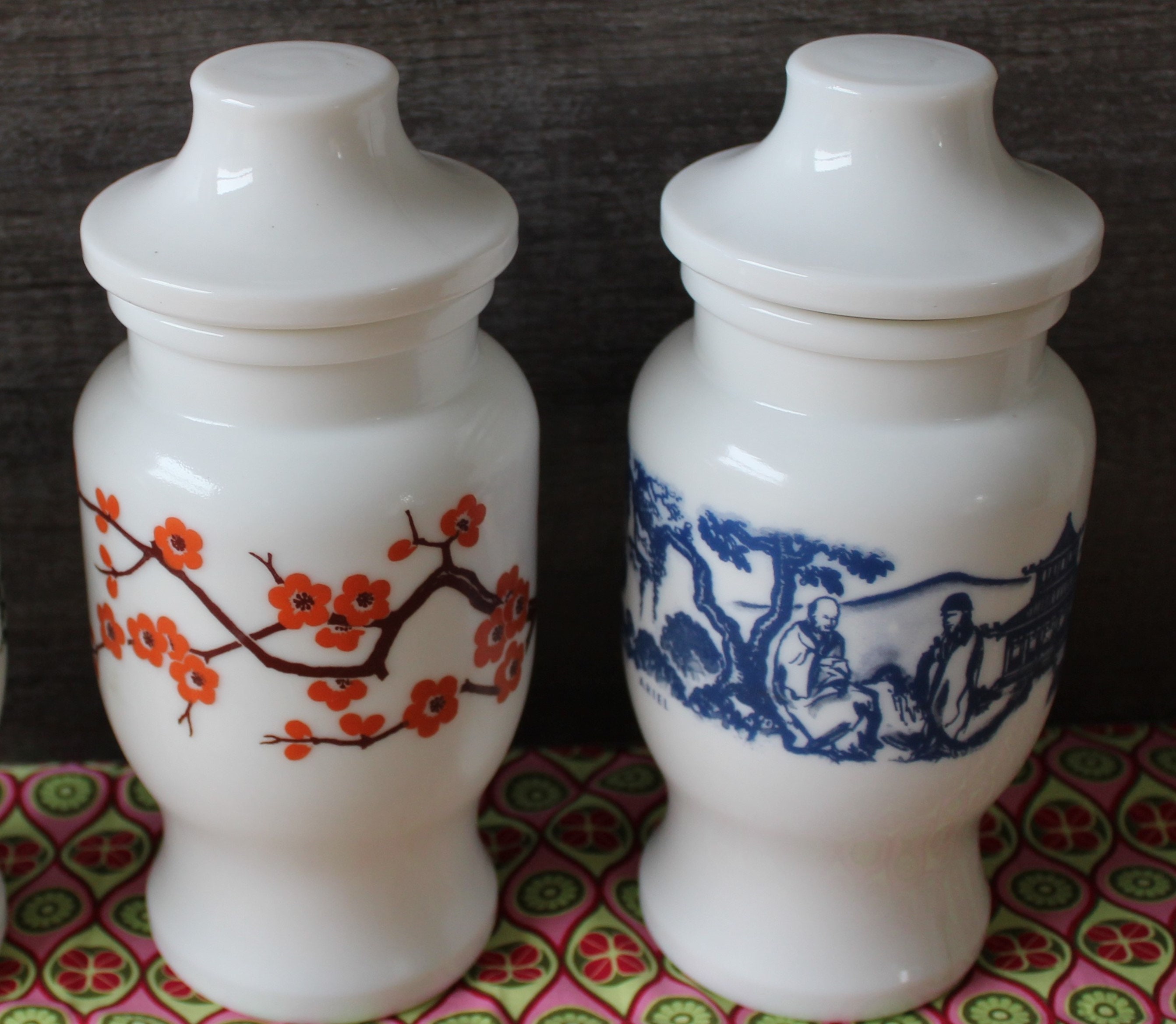 Pot Pharmacie, Apothicaire en Opaline Blanche, Pot à Coton avec Couvercle Ariel.