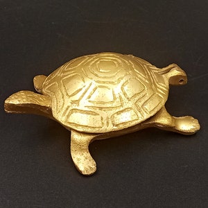 Small ashtray in the shape of a brass turtle made in France from the 1960s