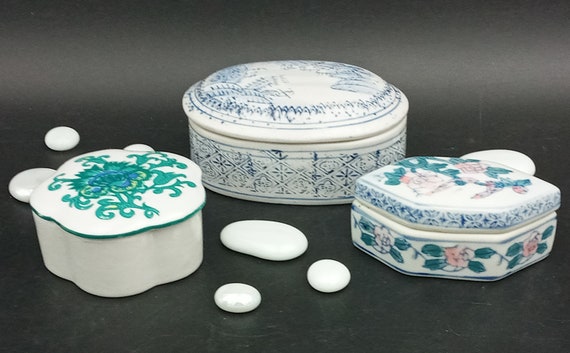 Small JEWELRY BOX in porcelain ultramarine green floral decoration