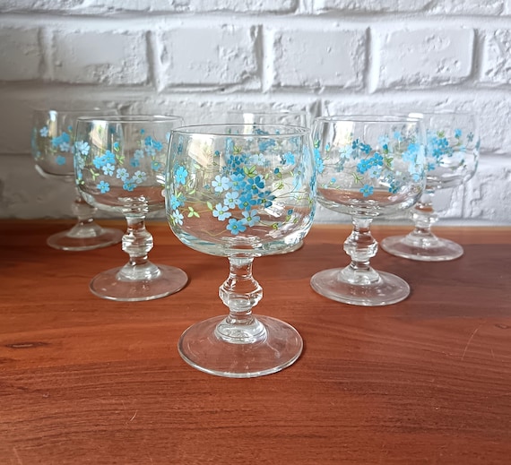 Arcoroc France stemmed glasses with forget-me-not decor, vintage 1980s