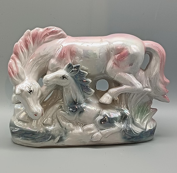 HORSE STATUETTE and its foal iridescent porcelain vintage kitsch