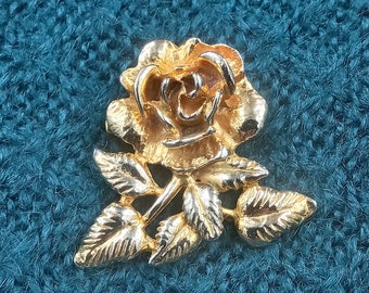 Pretty FLOWER PATTERN BROOCH, Golden Rose Brooch, Vintage Flower Shaped Brooch, circa 1960s