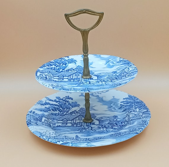 2-tier cake display, English style