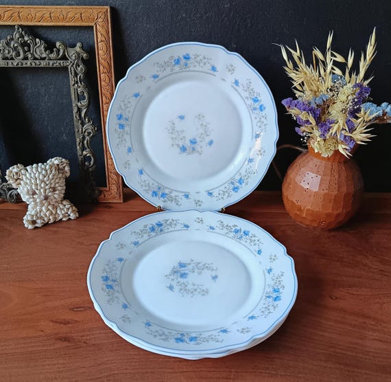 4 Arcopal France opaline flat plates with Romantic motif