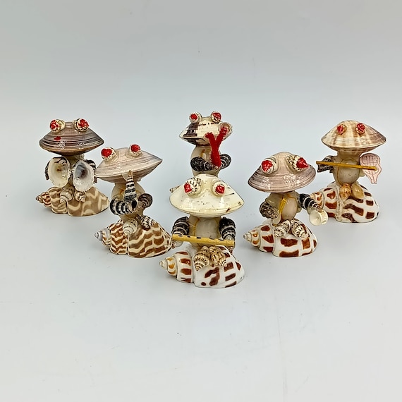 Vintage musician figurines made from seashells, beach art, kitsch
