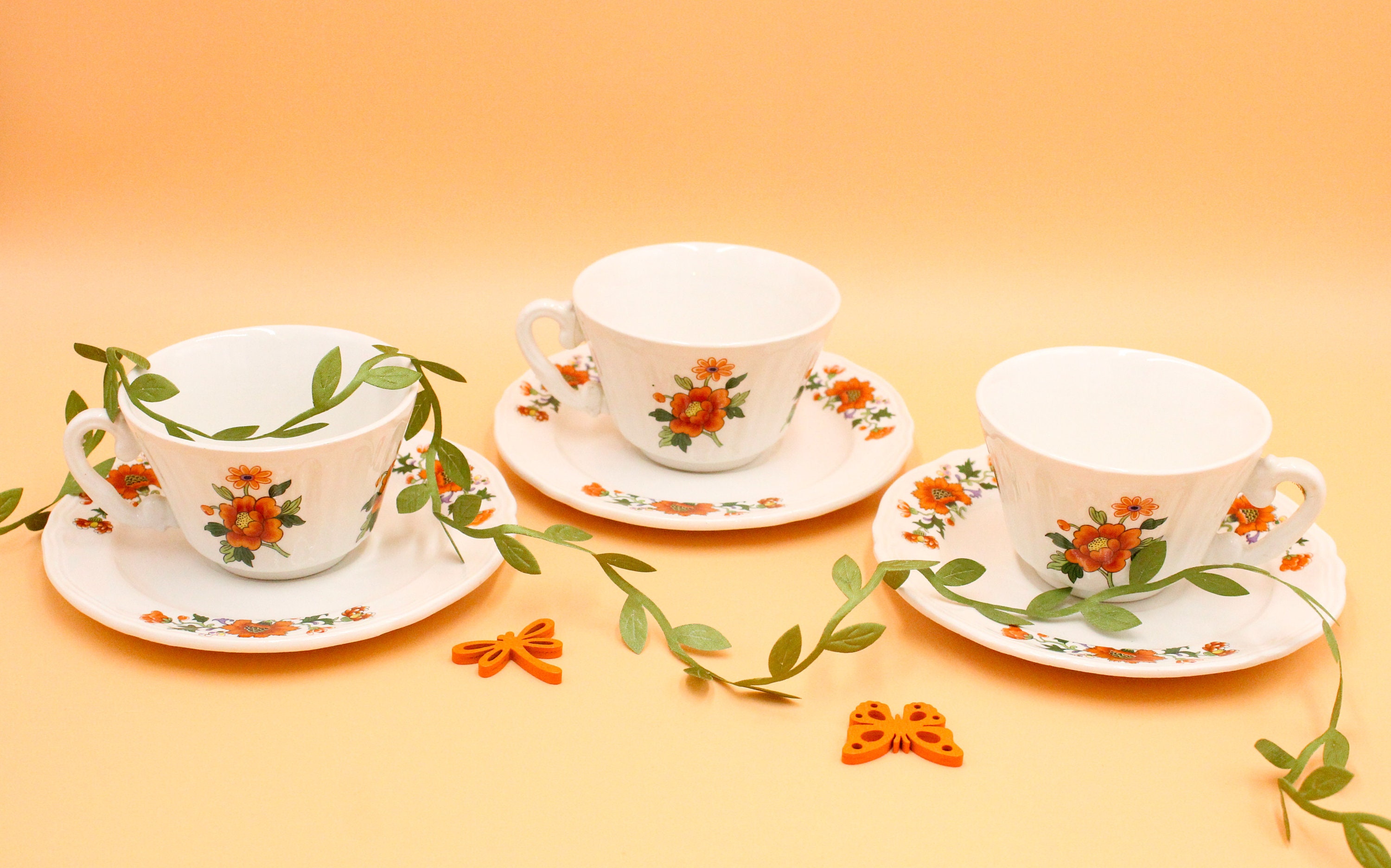 3 Tasses Porcelaine Motif Églantines Vintage