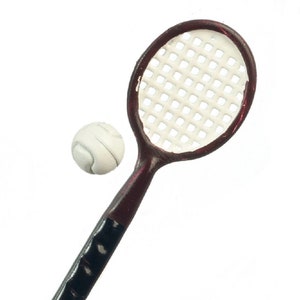 Juego de accesorios para juegos deportivos en miniatura de raqueta y pelota de tenis marrón para casa de muñecas