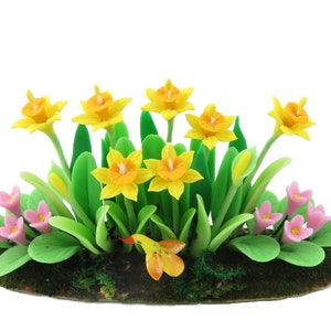 Dolls House Daffodils &amp; Polyanthus Flowers in Ground Soil Grass Garden Accessory