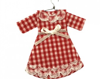 Puppenhaus rot Vichykaro Kleid auf Kleiderbügel Miniatur Mädchen Shop Kinderzimmer Accessoire