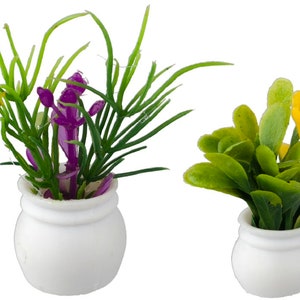 Dolls House Purple Flower &amp; Green Plant in Pots Miniature Garden Home Accessory