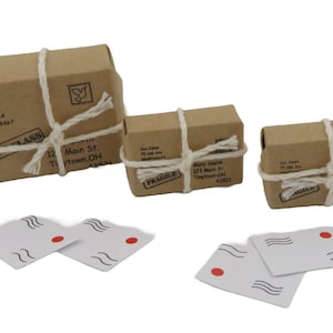 Casa de muñecas Correo Paquetes y cartas Oficina de correos Accesorio de pasillo Entrega en miniatura