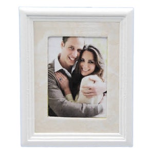 Casa de muñecas Royal Engagement Picture Painting Marco blanco Accesorio en miniatura
