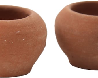 Könnte beinhalten: Zwei kleine Terrakotta-Töpfe, jeder mit einer abgerundeten Form und einer breiten Öffnung oben. Die Töpfe sind rotbraun und haben eine raue, strukturierte Oberfläche.