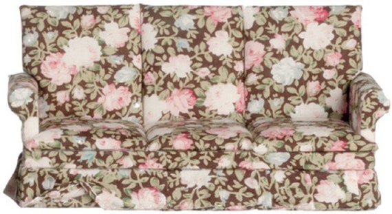 Pink 2024 floral couch