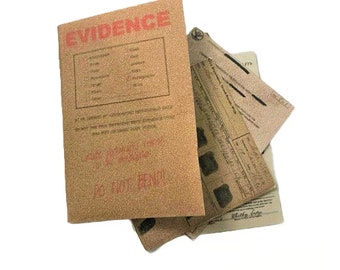 Maison de poupées : détective, police, preuves : dossiers classés « Cold Case », carte imprimée à l'échelle 1:12