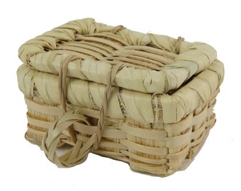Dolls House Picnic Hamper Wicker Woven Basket with Lid Miniature Accessory MD