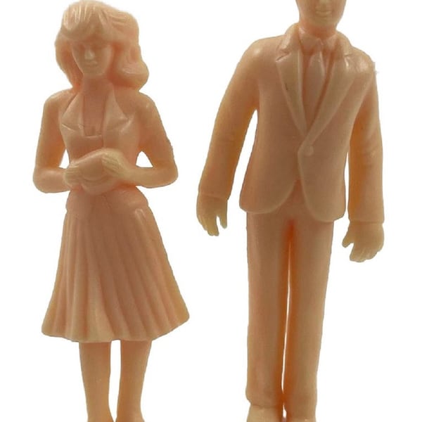 Dolls House Man in Suit & Lady in Skirt Unpainted Figures 1:24 Half Inch People