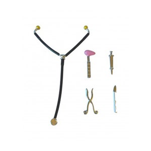 Puede incluir: Un conjunto de herramientas médicas de juguete, que incluye un estetoscopio negro con auriculares amarillos, un martillo de reflejos rosa, una jeringa plateada, un par de fórceps plateados y un bisturí plateado.