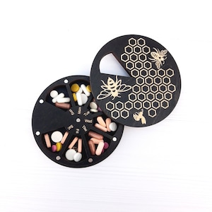 Wooden 7 day pill box, Weekly pill organizer bees, Daily pill case, Cute pill container, Pill dispenser, Decorative pill box 7 day