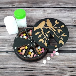 Bird pill box 7 day, Weekly pill case wood, Cute pill organizer, Decorative pill holder, Daily pill container, Vitamin box, Pill storage