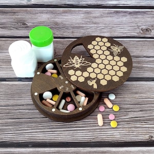 Wooden pill case 7 day, Bee pill box, Decorative pill organizer, Cute pill container, Weekly pill box, Daily pill holder, Medicine organizer