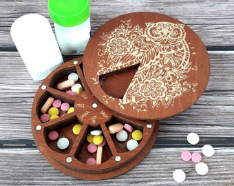 Decorative Owl Wood 7-Day Pill Box, Weekly pill case, Grandma gift, Vitamin storage