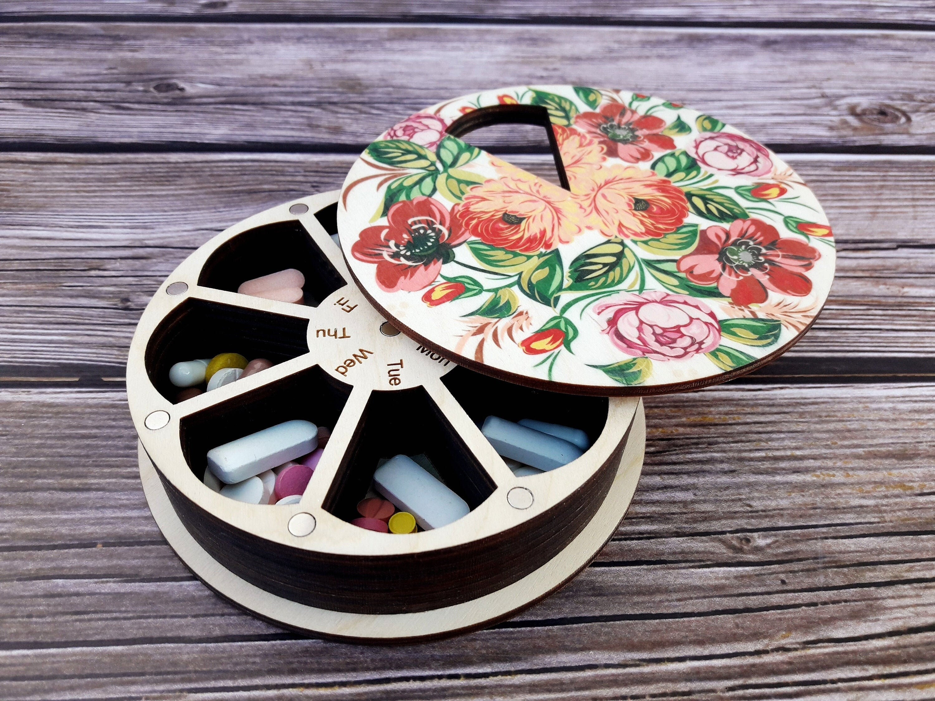 Houder Designer Pill Box - Decorative Pill Case with Gift Box - Carry Your  Meds in Style (Orchids)
