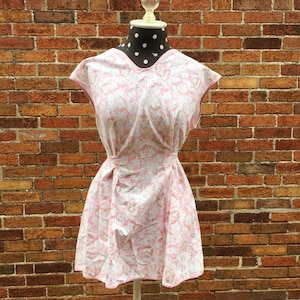 Vintage Apron, Full Size Pink & White Leaf Apron with Pockets, Smock Apron, Rare Apron, Collectible Apron, Vintage Kitchen, Gift Apron
